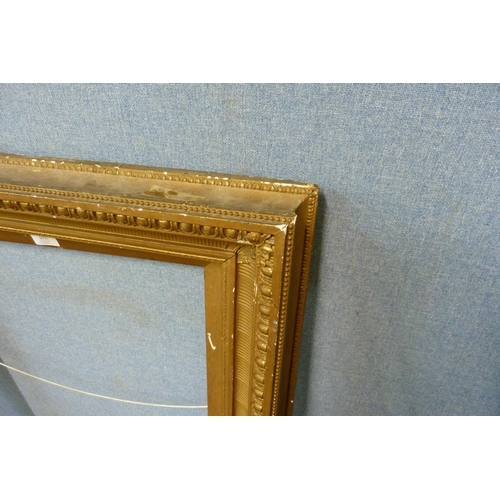 371 - A Victorian gilt wood picture frame