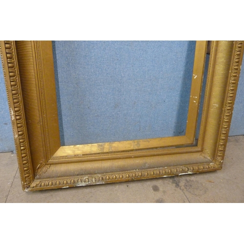 371 - A Victorian gilt wood picture frame