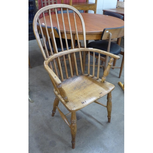 81 - A Victorian elm Windsor armchair