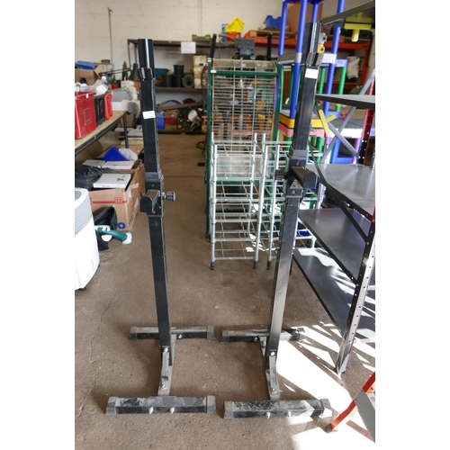 2293 - A pair of hanging basket brackets and a steel pulley and chain