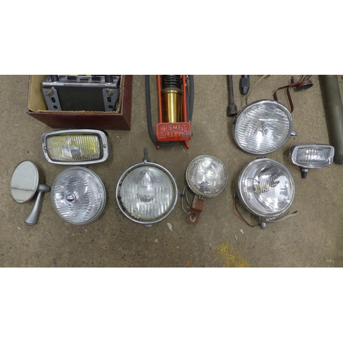 2016 - A quantity of assorted car parts including lights, oil cans, bulbs, grease gun, wire brushes and ass... 