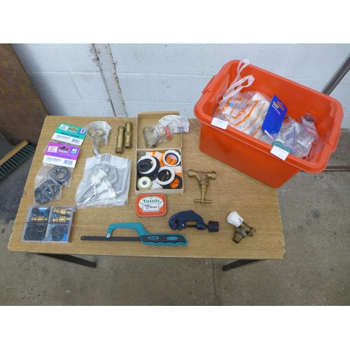 2021 - A tray of assorted plumbing supplies including washers, rubber rings, tap tops, etc.