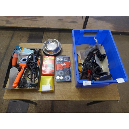 2027 - A box of assorted tools including soldering irons, magnetic trays, halogen bulbs , a b and q househo... 