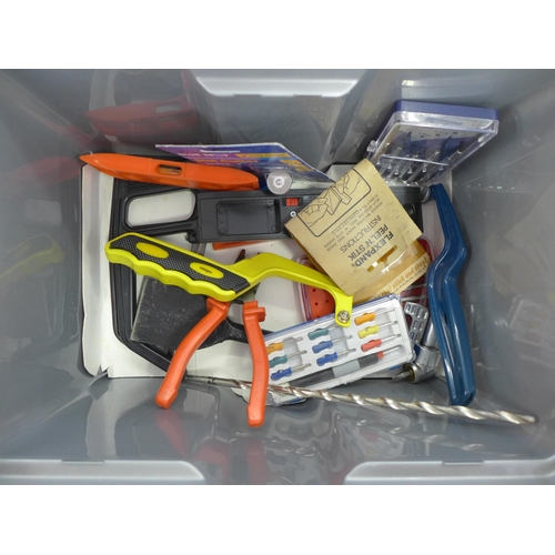 2030 - A box of assorted hand tools including magnetic trays, Draper pipe wrench, saw blades, spirit level,... 