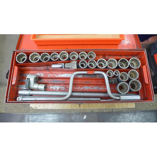 2047 - A Brittool socket set in metal case with toolbox of ratchet bars