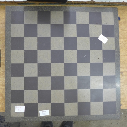 2058 - A marble chess board and a set of pieces