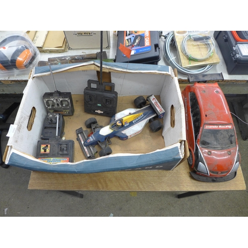 2059 - 2 Radio-controlled cars; Honda Civic Ralley and Renault F1 car