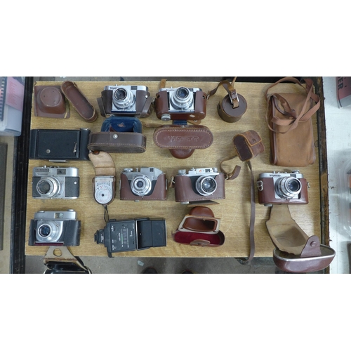 2064 - A collection of 8 vintage 35mm cameras