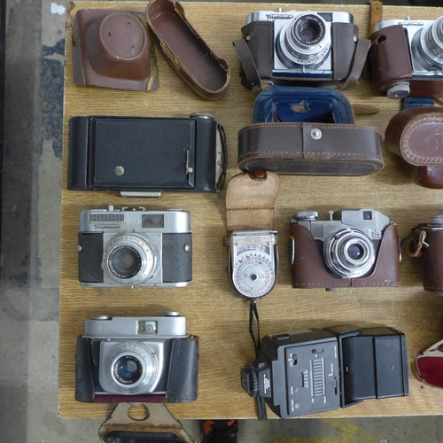 2064 - A collection of 8 vintage 35mm cameras