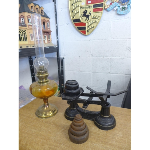 2067 - A vintage oil lamp and weighing scales