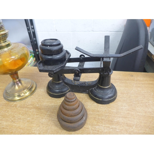 2067 - A vintage oil lamp and weighing scales