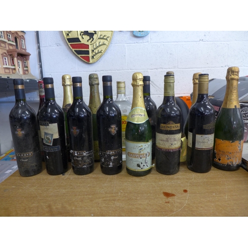 2068 - Approx. 20 bottles of assorted wines, sparkling wines and bottle of gin