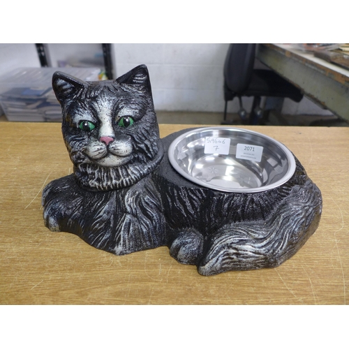 2071 - A pet food bowl  in cast cat stand* this lot is subject to VAT