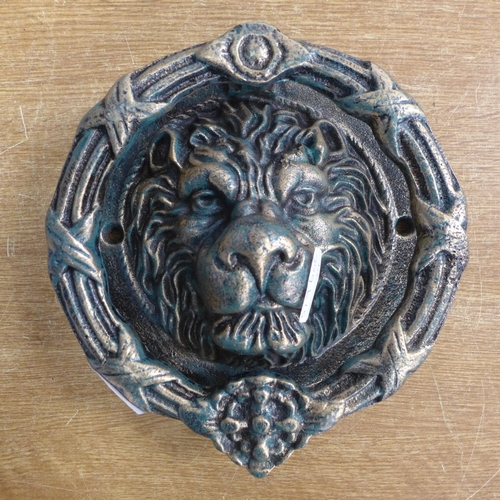 2100 - A lion head door knocker * this lot is subject to VAT