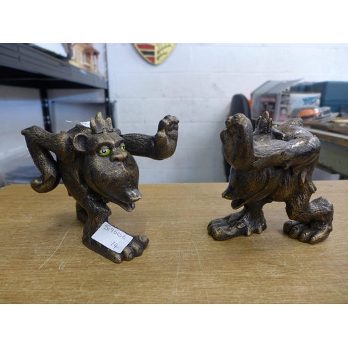 2106 - A pair of gorilla bookends * this lot is subject to VAT