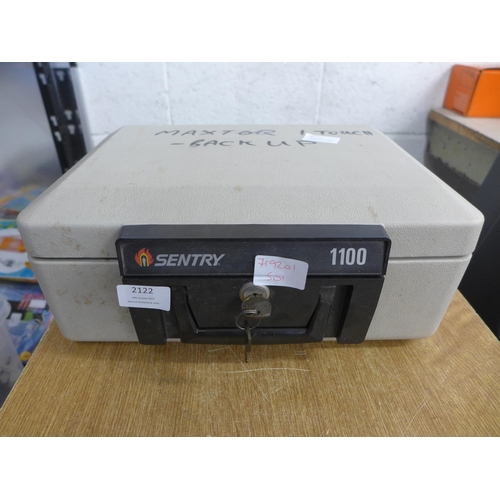 2122 - A Sentry 1100 Fire Safe with key