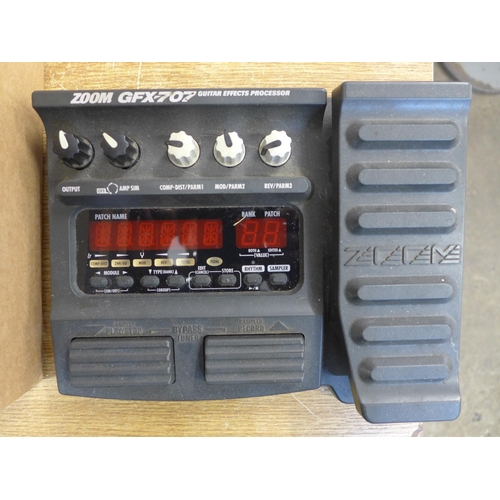 2144 - A Zoom GRX-707 guitar effects pedal