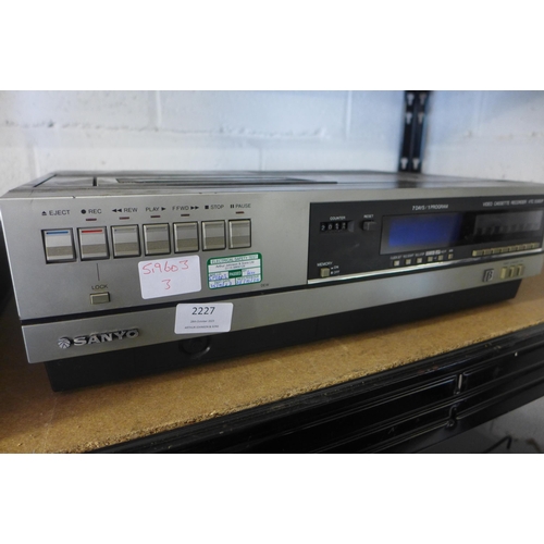 2227 - A Sanyo video cassette recorder (model no. VTC5300P)