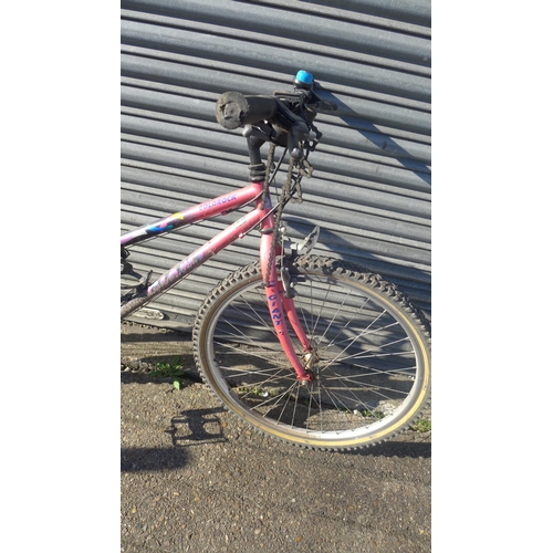 2259 - A women's Giant Cold Rock mountain bike