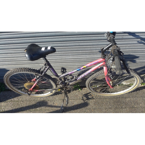 2259 - A women's Giant Cold Rock mountain bike