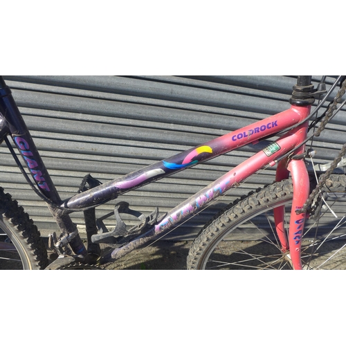 2259 - A women's Giant Cold Rock mountain bike