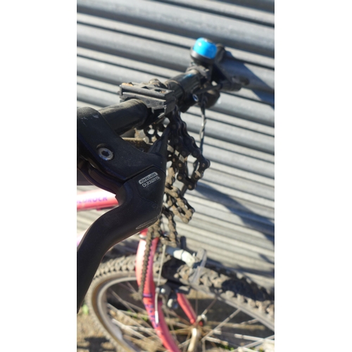 2259 - A women's Giant Cold Rock mountain bike