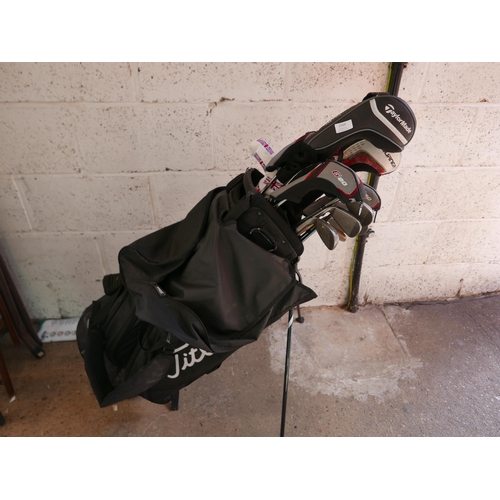 2264 - A Titleist golf bag with a set of Taylor Made Aero Burners graphite shaft irons (6,7,8,9,pw,sw) ping... 