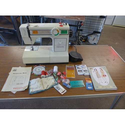 2367 - A Toyota sewing machine with bag of attachments consumables and pattern