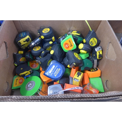 2370 - A large quantity of assorted tape measures Approx. 70 in total