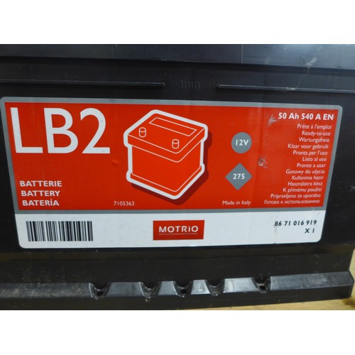 2319 - A Motrio LB2 12v car battery