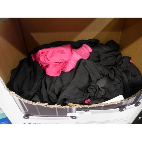 3007 - Quantity of women's Hilary Radley black and pink blouses - mixed size  * this lot is subject to VAT