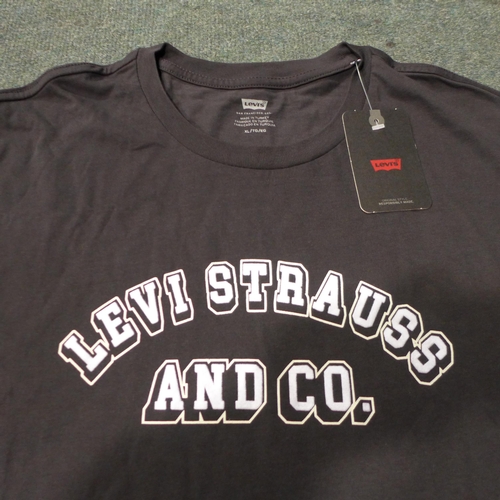 3017 - Quantity of Levi's black tees - various sizes * This lot is subject to VAT