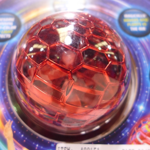 3124 - Wonder Sphere Spinner Ball (307-214) * This lot is subject to VAT