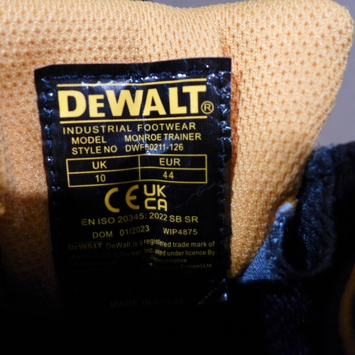 3201 - Men's Dewalt steel toe capped trainers, UK size 10. *This lot is subject to VAT