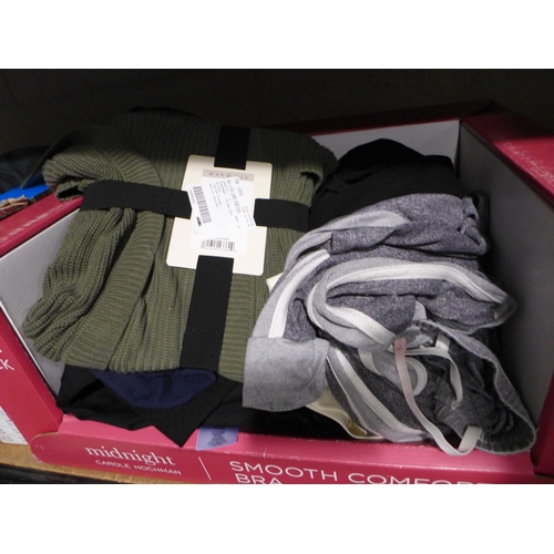 3221 - Assorted women's casual clothing, mixed sizes, styles, etc. *This lot is subject to VAT