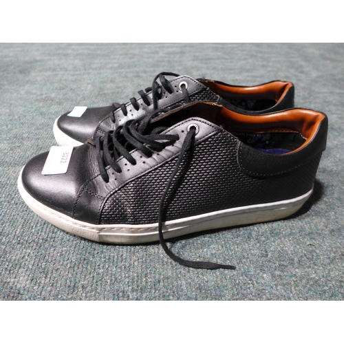 3222 - Men's black Penguin trainers, UK size 8.*This lot is subject to VAT