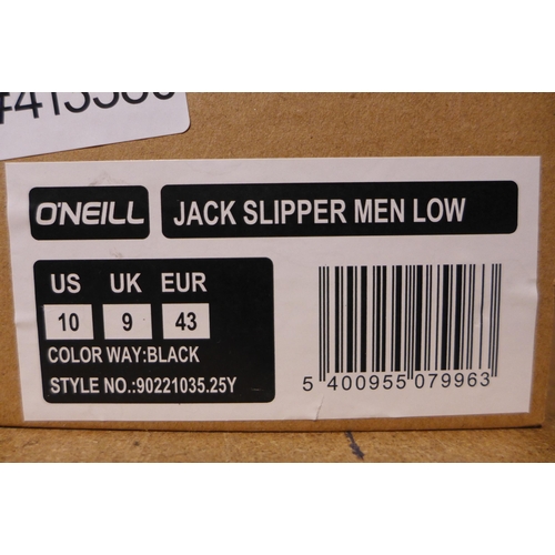 3238 - Men's black O'Neill flip flops, UK size 9. *This lot is subject to VAT