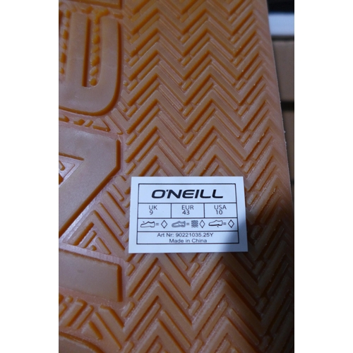 3240 - Men's black O'Neill flip flops, UK size 9. *This lot is subject to VAT