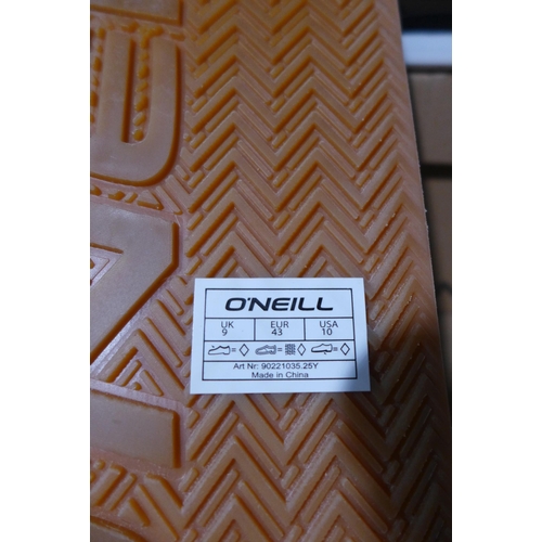 3244 - Men's black O'Neill flip flops, UK size 9. *This lot is subject to VAT