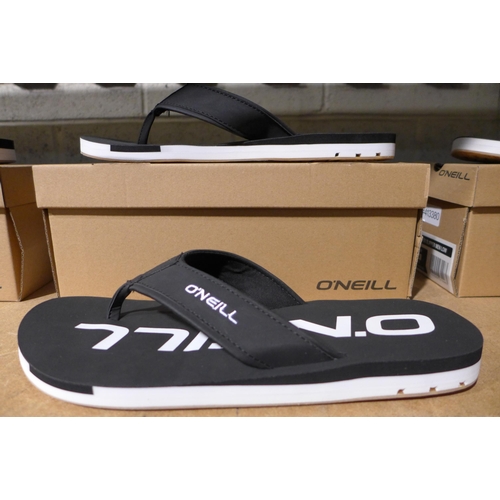 3250 - Men's black O'Neill flip flops, UK size 9. *This lot is subject to VAT