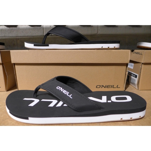 3251 - Men's black O'Neill flip flops, UK size 9. *This lot is subject to VAT