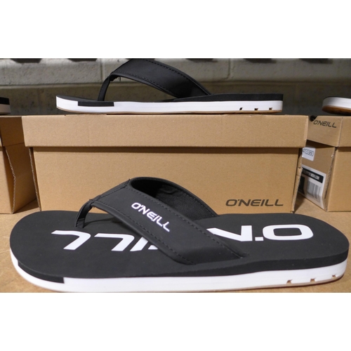 3253 - Men's black O'Neill flip flops, UK size 9. *This lot is subject to VAT