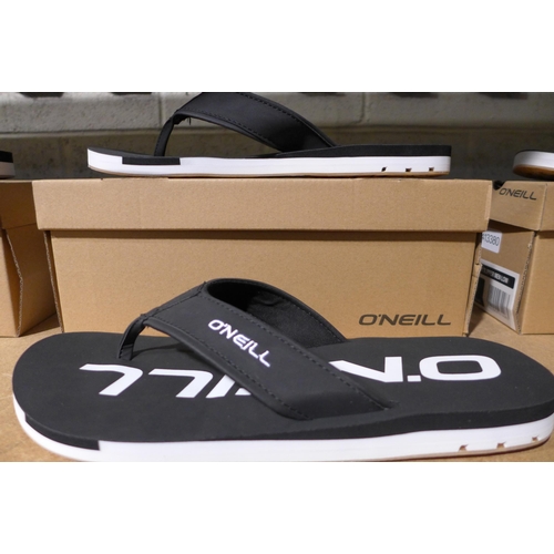 3254 - Men's black O'Neill flip flops, UK size 9. *This lot is subject to VAT