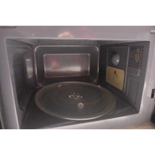 3279 - Panasonic Solo Black Microwave (307-268) * This lot is subject to VAT