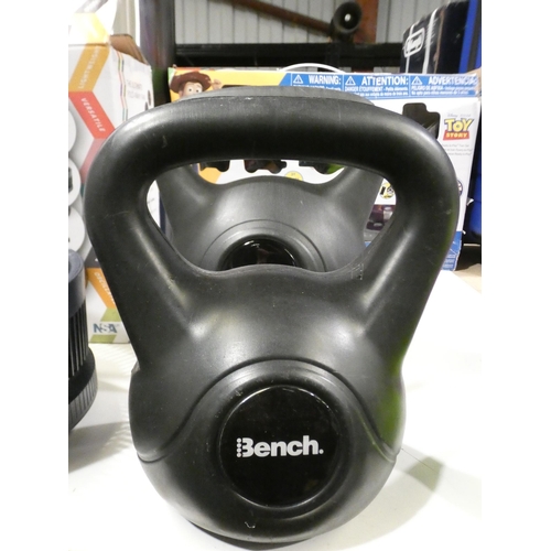 3311 - Bench Kettlebells (12kg and 16kg) (307-107,108) * This lot is subject to VAT