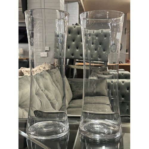 1417 - A pair of tall clear glass vases