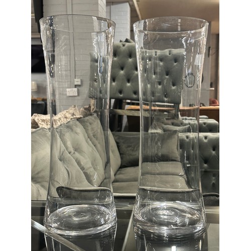 1417 - A pair of tall clear glass vases