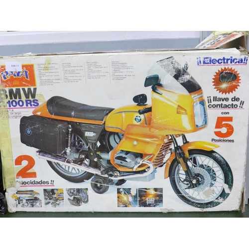 1298 - A Paya BMW R100RS motorbike, boxed