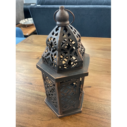 1425 - A medium rustic metal lantern - H31cms (64489607)