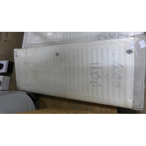 2531 - A white radiator 400 x 1000, unused